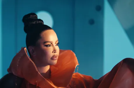 A po e lënë vetëm koleget? Dafina Zeqiri publikon këngë të re, por mungon përkrahja nga gratë e estradës