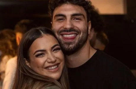 Ledri Vula thyen heshtjen për lidhjen e re të Sarës: “Nëse ajo është e lumtur, edhe goca është e lumtur”