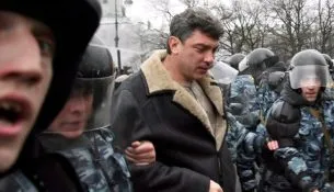 Nemtsov, 10 vjet më parë atentati i bujshëm para Kremlinit: pse ishte dera rrëshqitëse që na çoi në Rusinë e sotme