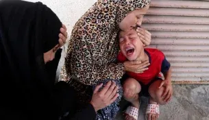 Fëmijët që prisnin në radhë për suplemente u vranë në sulmin izraelit në Gaza, thotë spitali