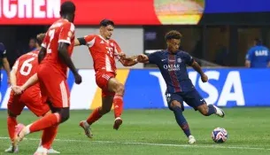 Parisi fiton ‘dramën’ ndaj Bayernit