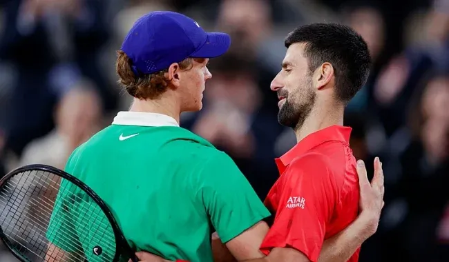 Sinner poshtëron Djokovicin dhe kalon në finale