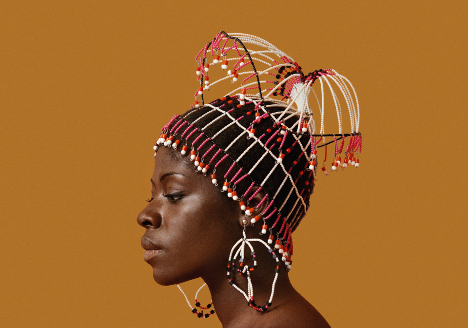 Ky portret i gruas së fotografit, Sikolo Brathwaite, shfaqet në ekspozitën "Black is Beautiful"