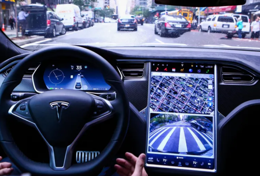 Tesla po mbyll çështjen e aksidentit fatal prej sistemit Autopilot